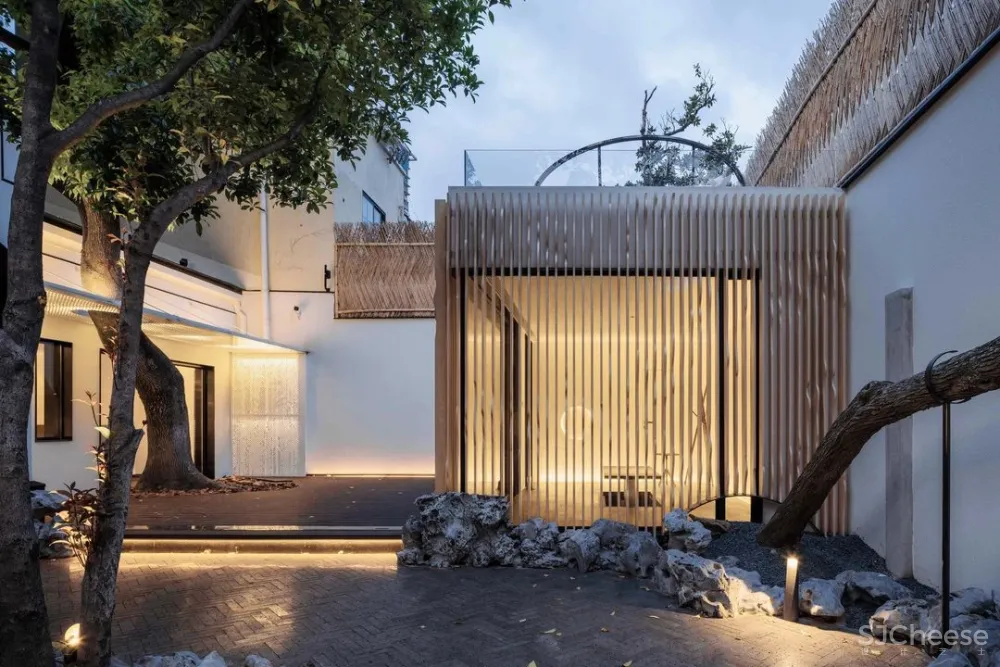 上海 100㎡ 小宅院,花 6 年建成,设计处处有亮点