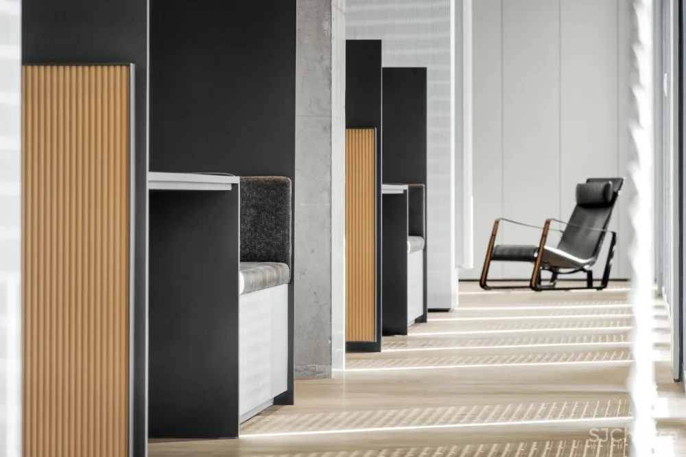 佳作 万境设计 × 凌笛OFFICE:极简办公空间的场所精神