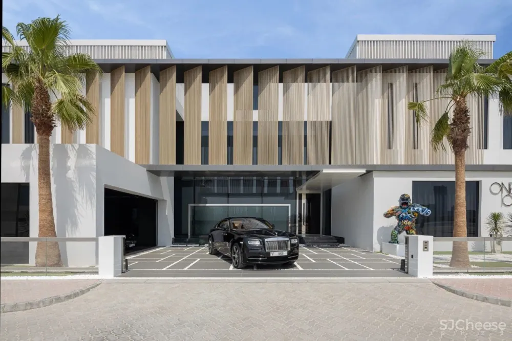 迪拜最昂贵的别墅，还送法拉利和劳斯莱斯！