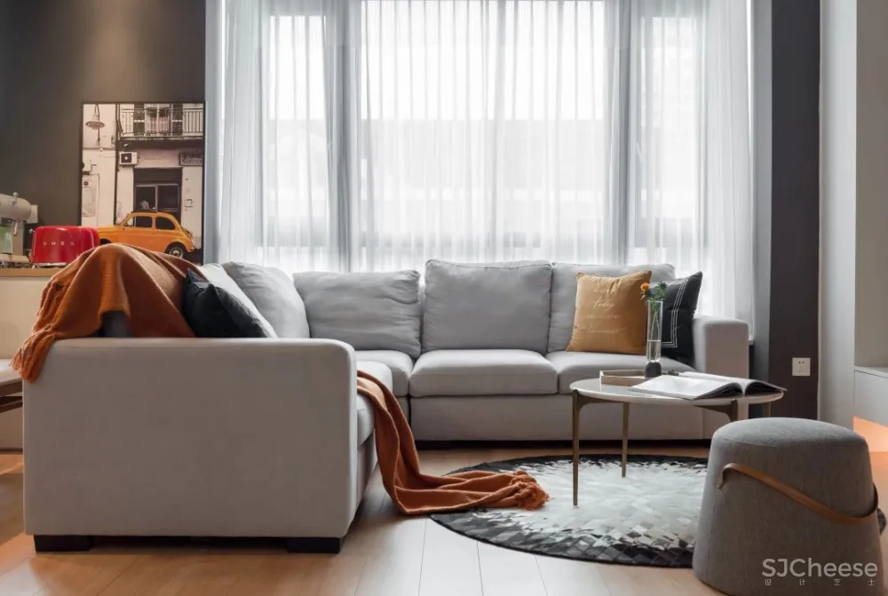 小夫妻买下105㎡奇葩阁楼，砸掉数面墙，“浪费空间”却让幸福暴增！