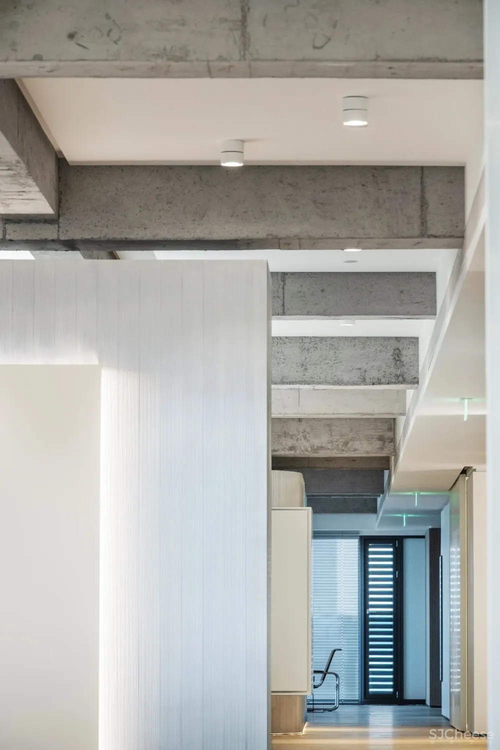 佳作 万境设计 × 凌笛OFFICE:极简办公空间的场所精神