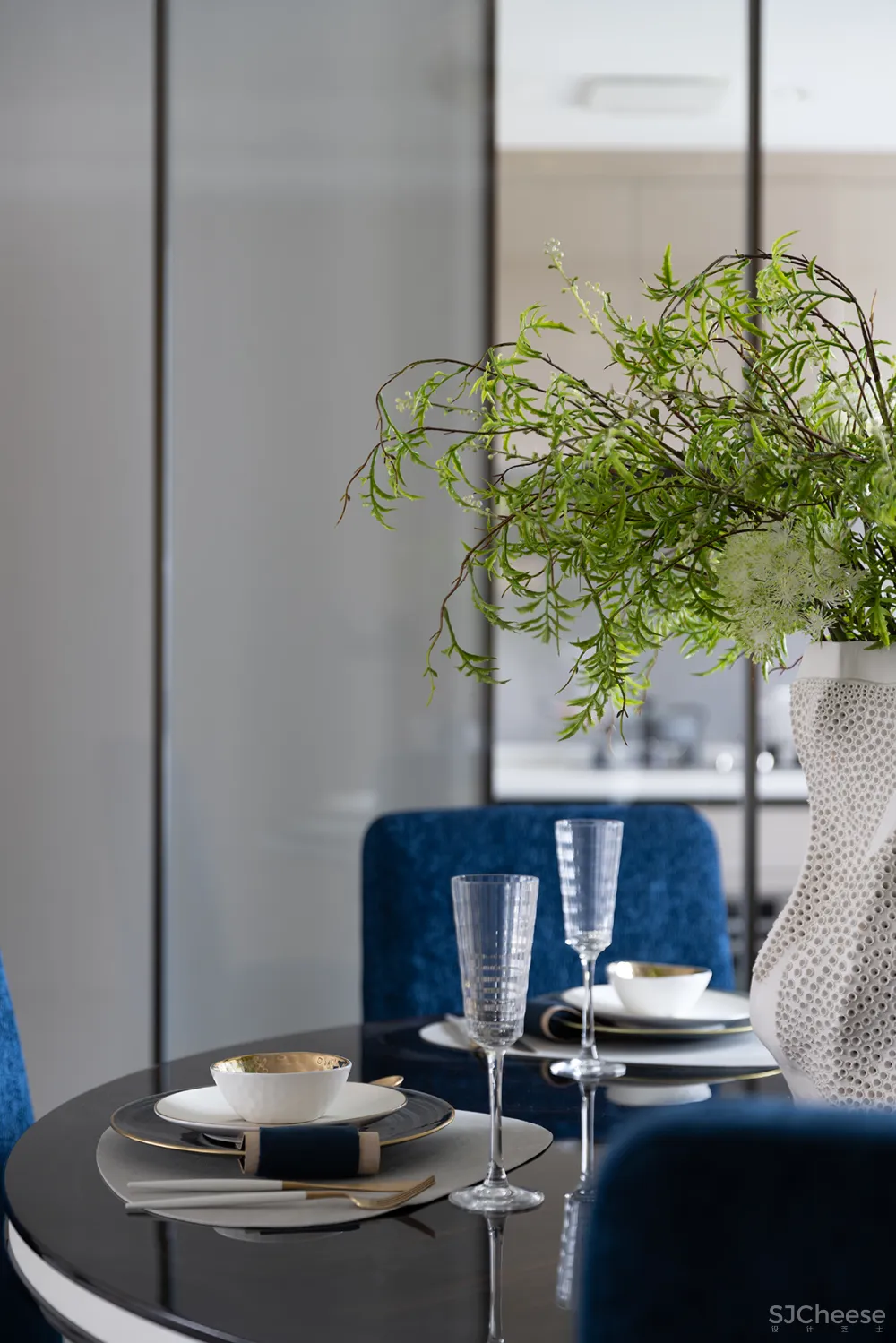 大气精致的155㎡住宅，一抹蓝色唤醒时尚气息！