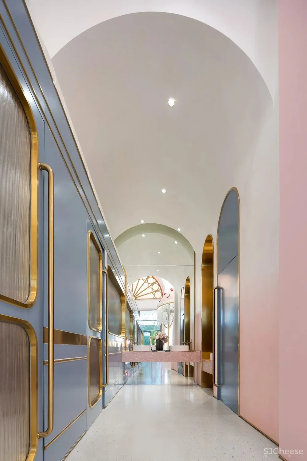 CLV赛拉维×旭辉:旋转的梦幻空间,唤回童心世界!