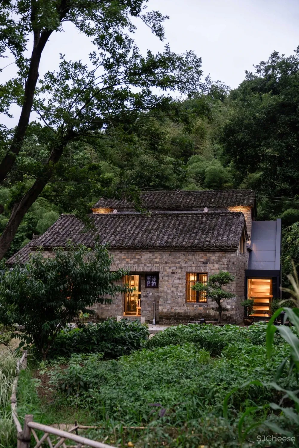 云里安凹：从14户普通民房到142亩精致山居，一座平凡村落的进化史