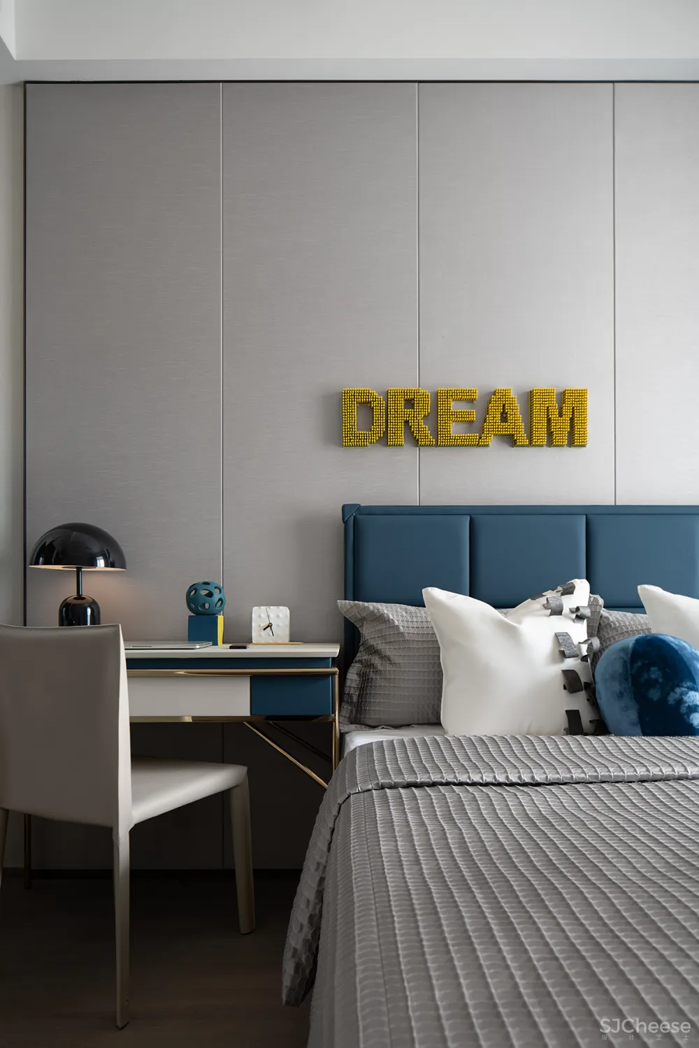 大气精致的155㎡住宅，一抹蓝色唤醒时尚气息！