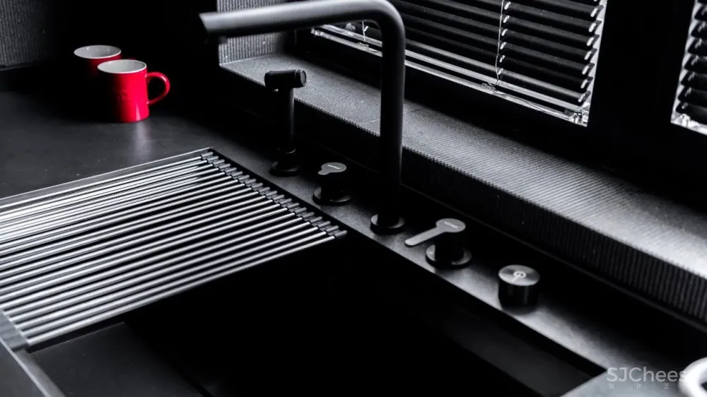 120㎡质感简约私宅,谁说黑色沉闷又压抑?