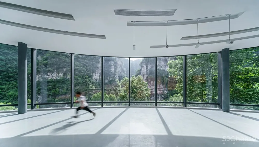 复兴峡谷间的废弃兵工厂,打造亲子游的好去处