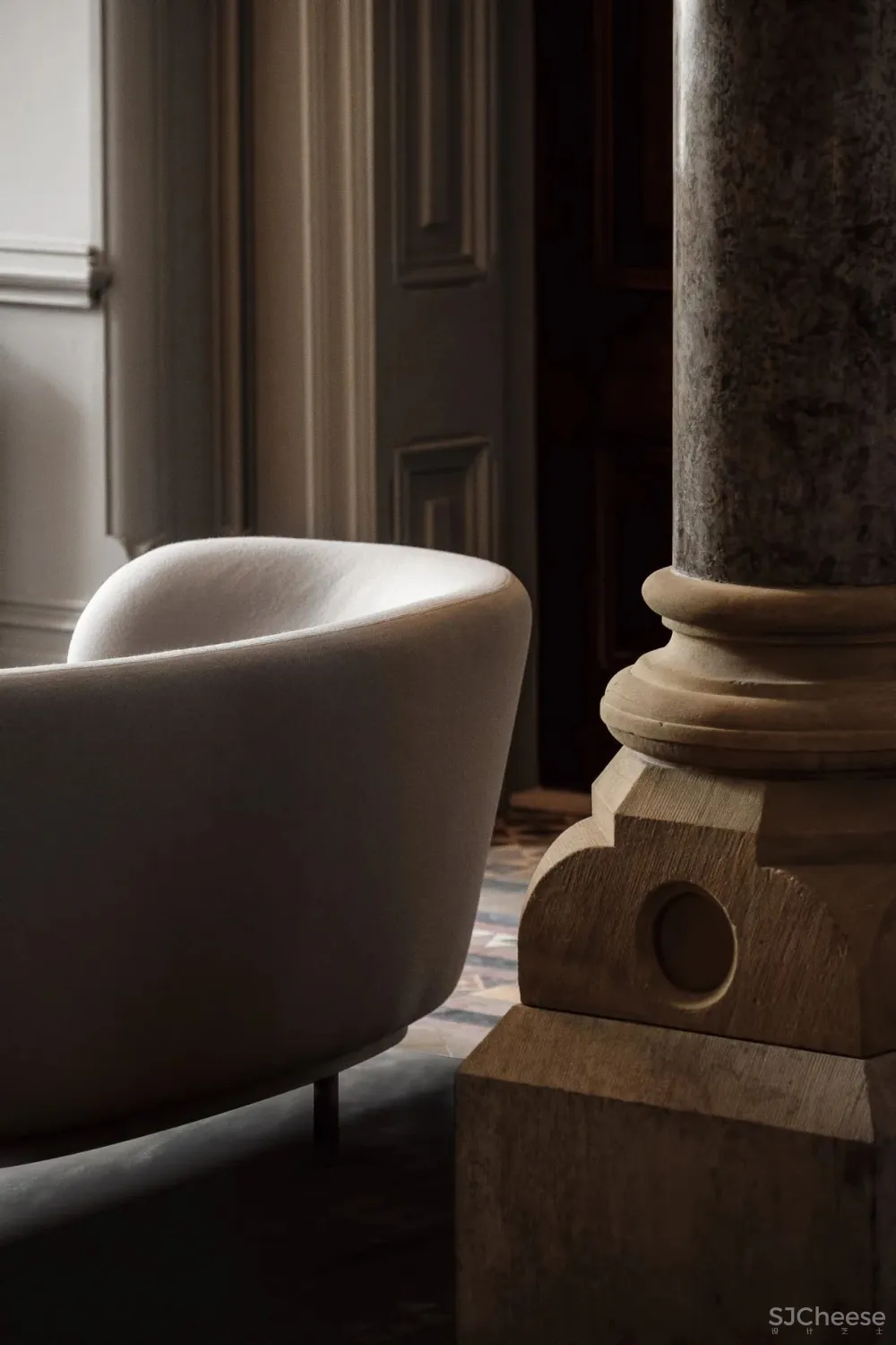 Youth Studio｜Stone Cross ：a Manor House Built in 1878 Modernized