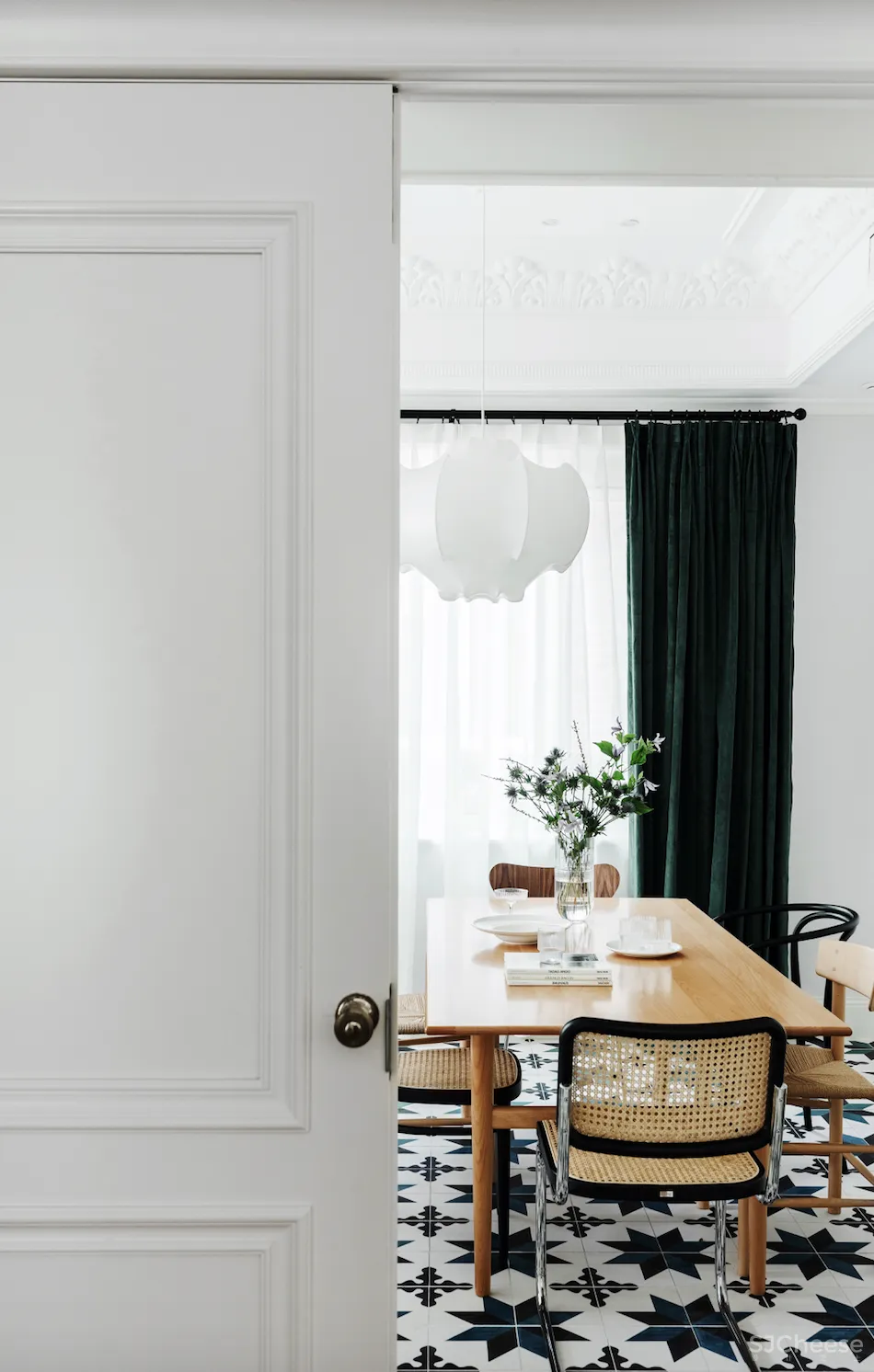 去别墅风装修,这个300㎡美得清新脱俗