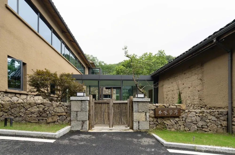 云里安凹：从14户普通民房到142亩精致山居，一座平凡村落的进化史