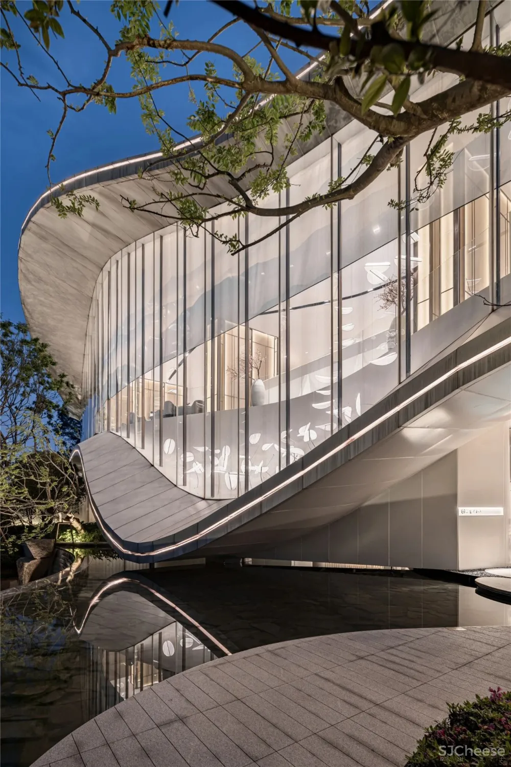 凌子达新作 山麓薄暮下的静谧空间