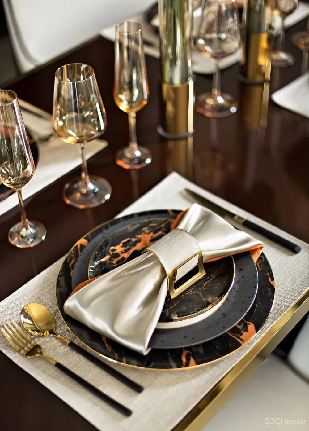 鸿荣源集团打造奢华与品位交融的宾利