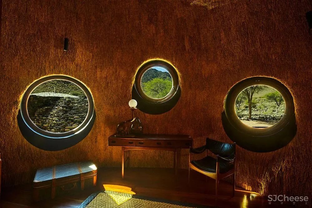 跨界狂人竟用茅草打造超级鸟巢住宅，这就是怪诞的野奢生活！