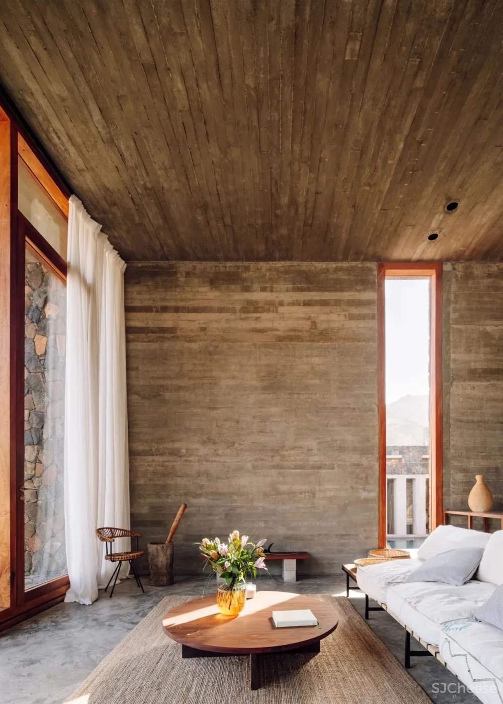 在火山底建造的“亲密”别墅；卫生间不装窗帘，根本不在乎路过的人！你敢住吗？【A963第2186期】