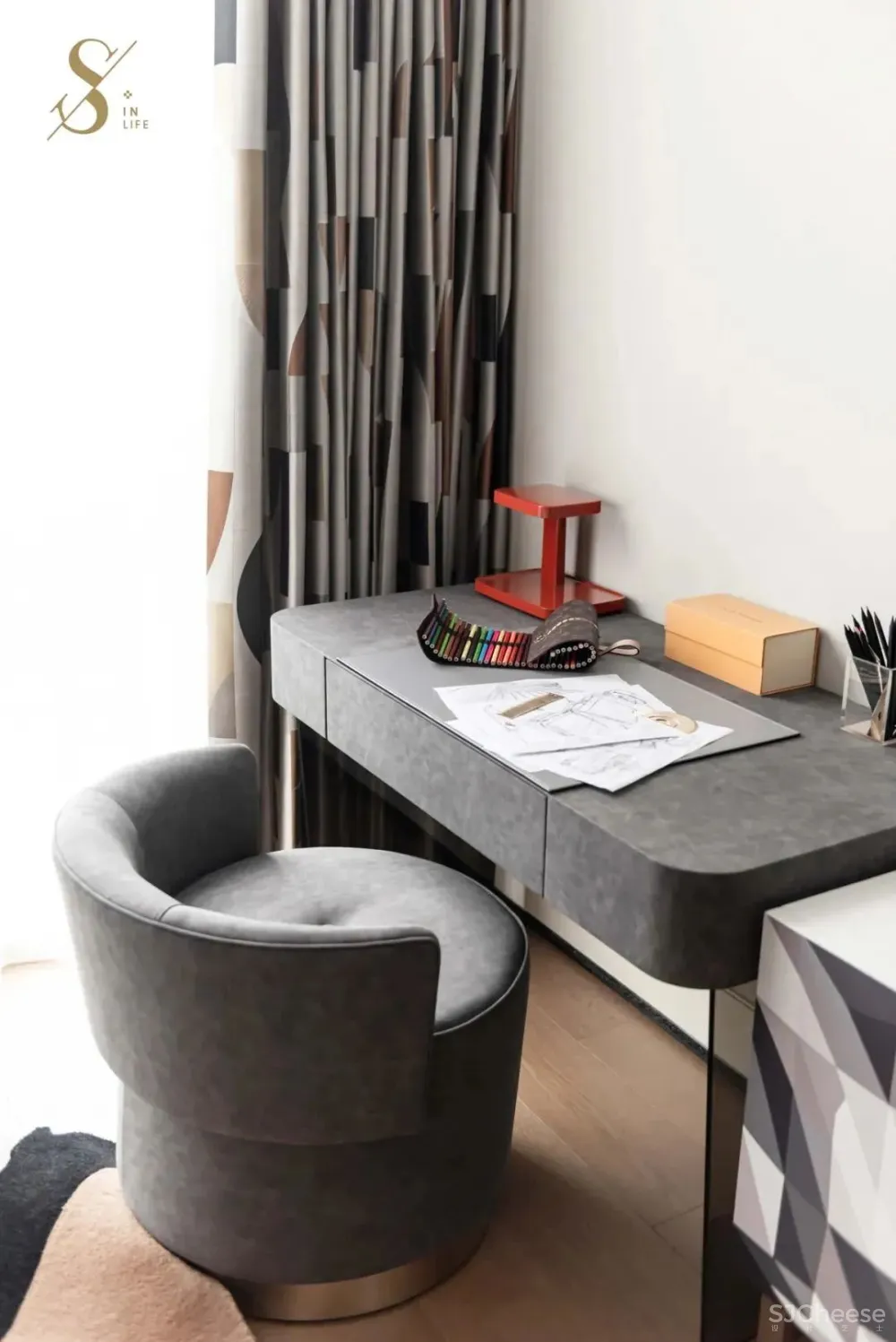 柳岸晓风顶楼跃层，精致无边，家是居者的精神延伸 s