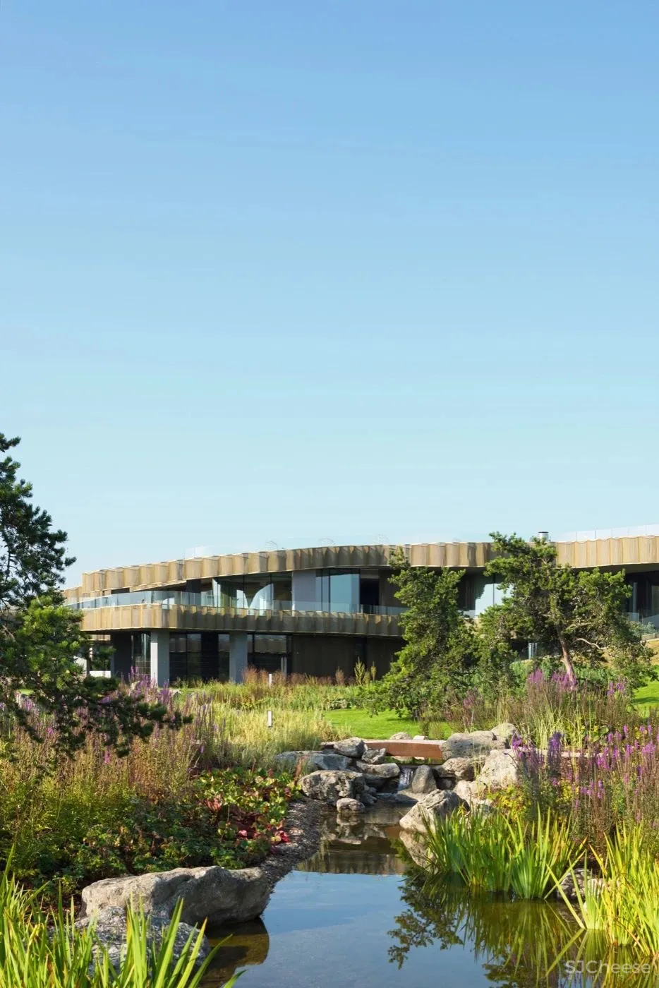 5300m² 农村超级豪宅,将家打造成生态游乐园,还自带足球场!