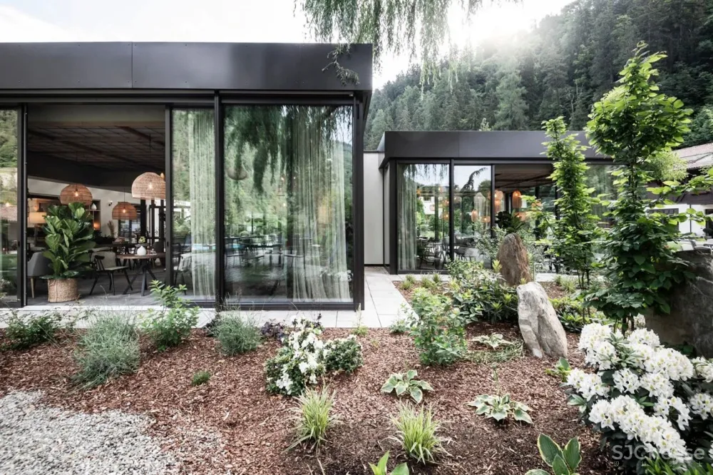 酒店往“土”里玩,设计向高处走!于山野中盛放的苹果园竟也成为了最佳的度假胜地