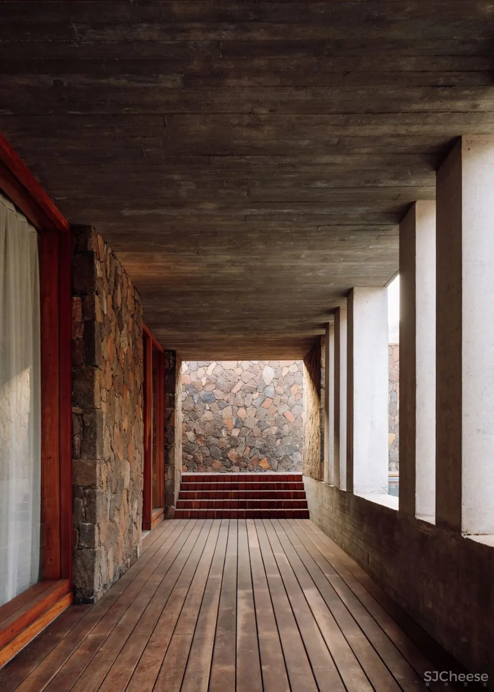 在火山底建造的“亲密”别墅；卫生间不装窗帘，根本不在乎路过的人！你敢住吗？【A963第2186期】