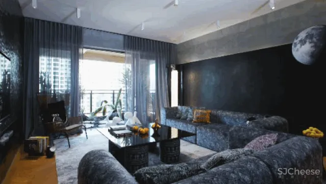 中产夫妇上海啃青菜,老家买豪宅:打飞的也要回去找快乐