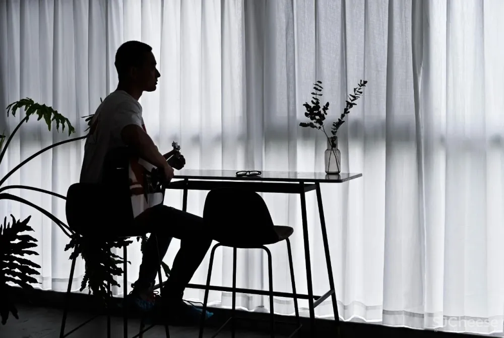 阳光大男孩买下147㎡，把「音乐会」搬进黑白灰的个性之家