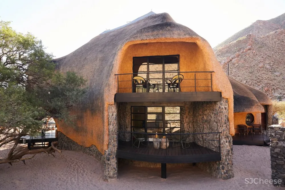 跨界狂人竟用茅草打造超级鸟巢住宅，这就是怪诞的野奢生活！