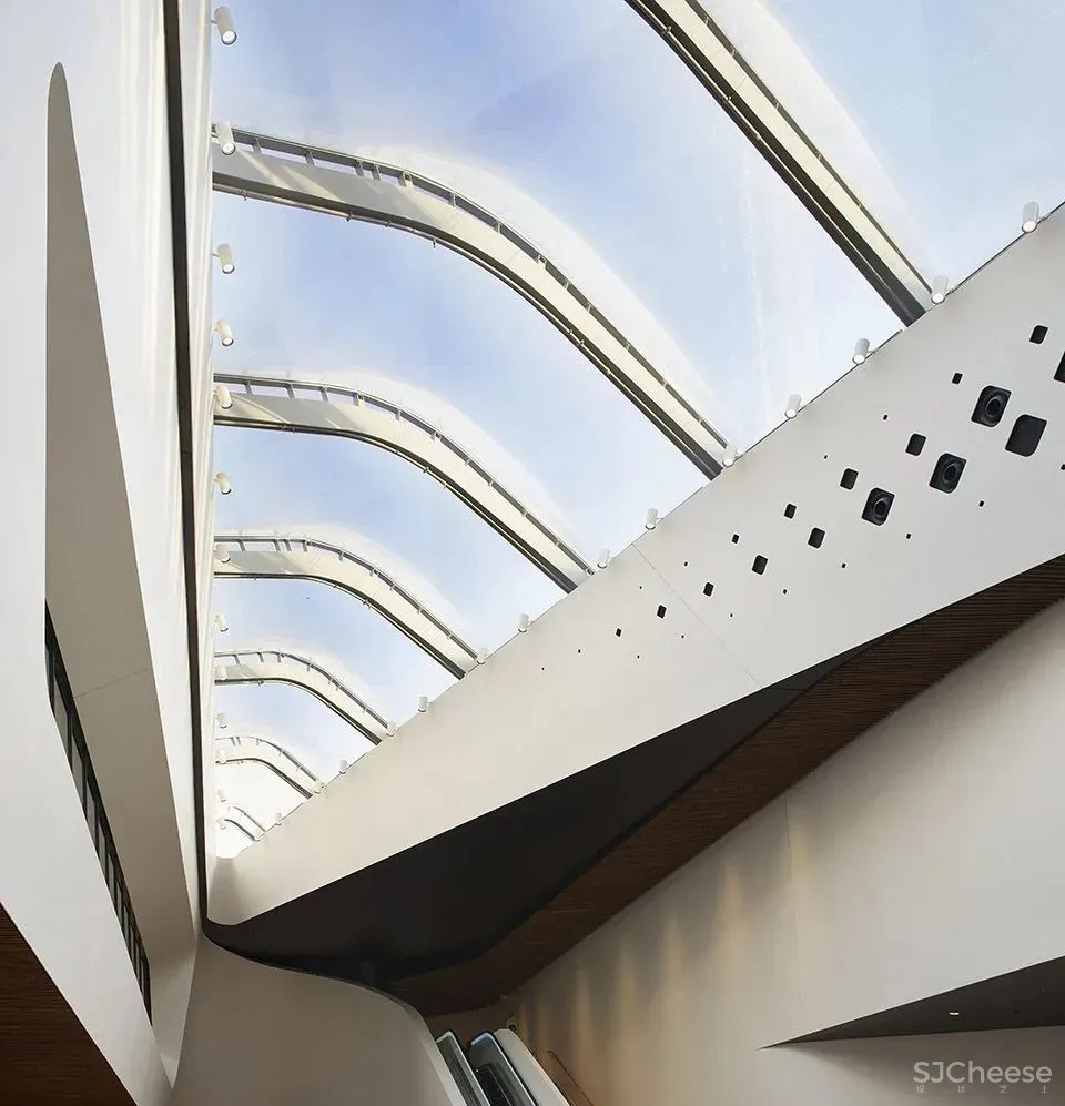 这般律动轻盈,100%扎哈出品!处于米兰黄金地段的Citylife,ZHA参与设计了一半