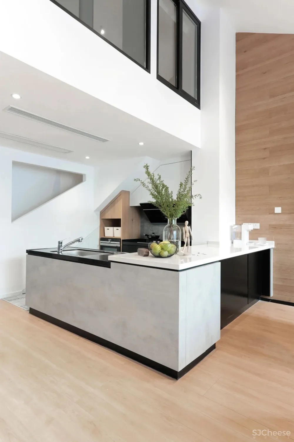 小夫妻买下105㎡奇葩阁楼，砸掉数面墙，“浪费空间”却让幸福暴增！