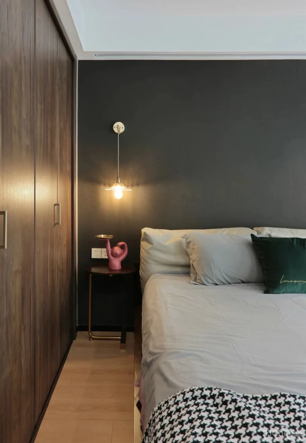 小夫妻买下105㎡奇葩阁楼，砸掉数面墙，“浪费空间”却让幸福暴增！