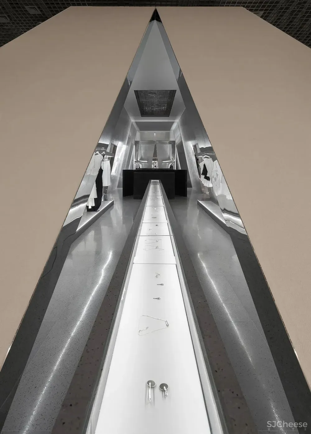 气氛很到位-如何看待当代先锋与本土创新 ！