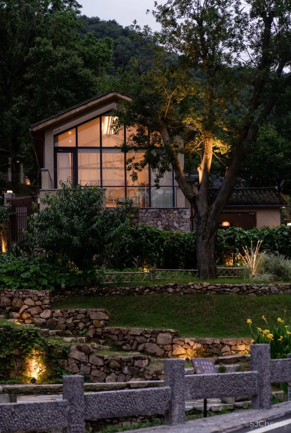 云里安凹：从14户普通民房到142亩精致山居，一座平凡村落的进化史