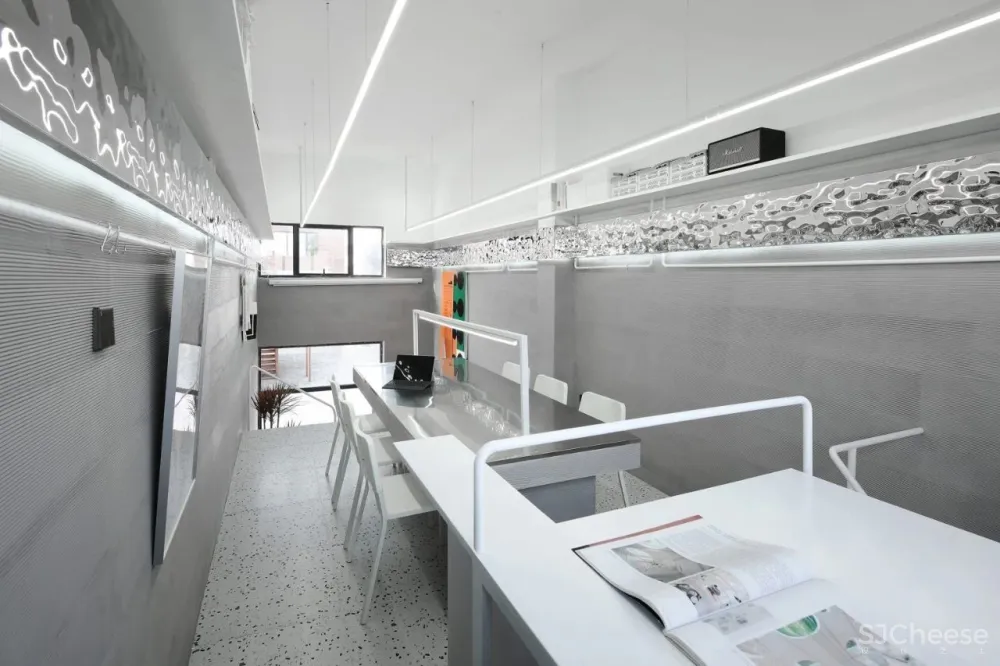 离宅半米 30平的工作室装12人,有植被还能办沙龙?