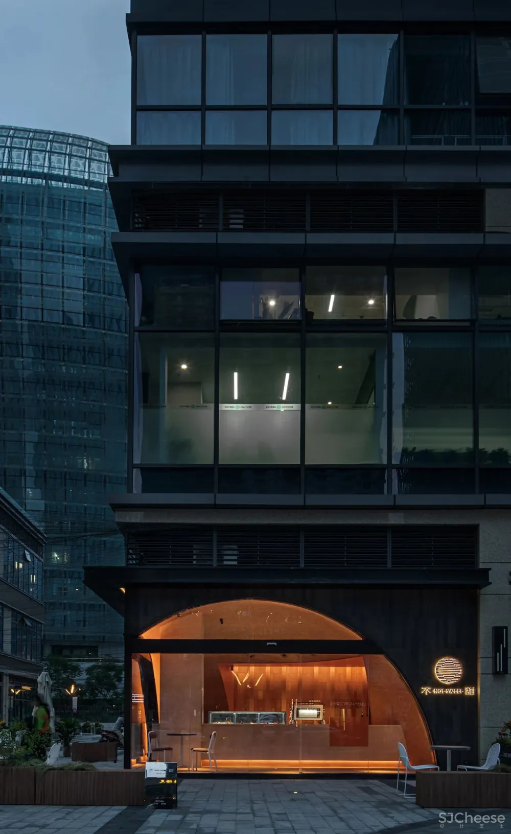 火山石 红砖,47㎡球形空间的暧昧与冲突!