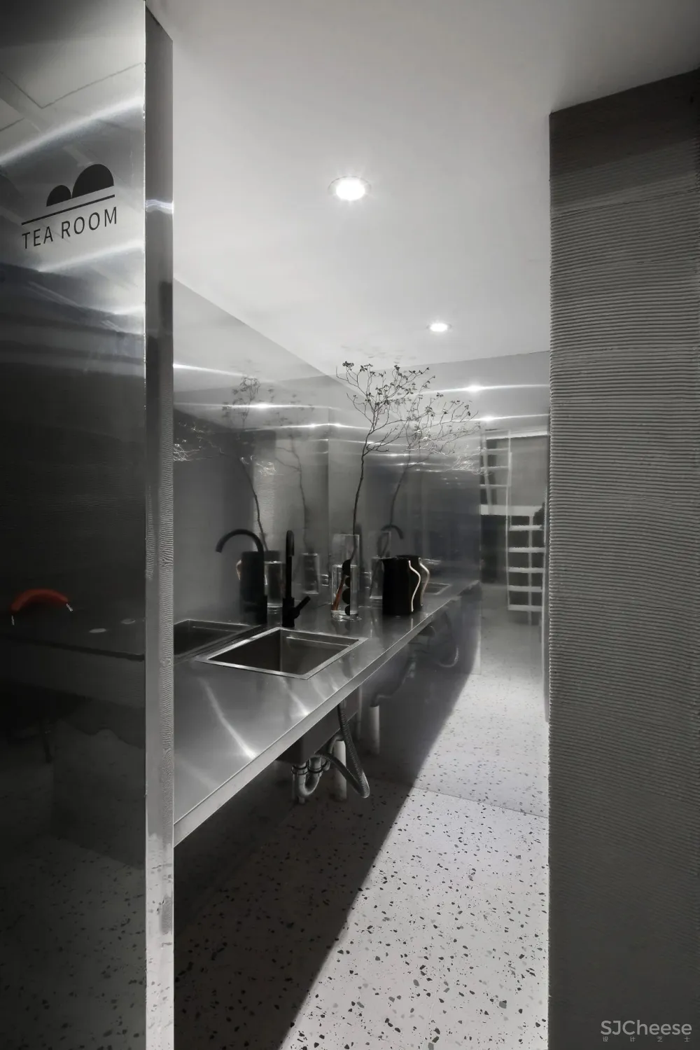 离宅半米 30平的工作室装12人,有植被还能办沙龙?