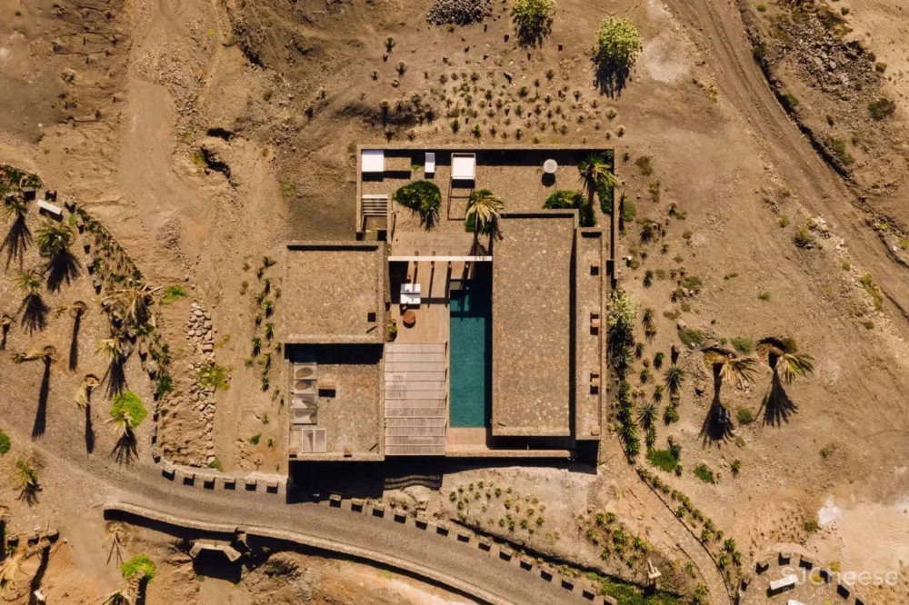 在火山底建造的“亲密”别墅；卫生间不装窗帘，根本不在乎路过的人！你敢住吗？【A963第2186期】