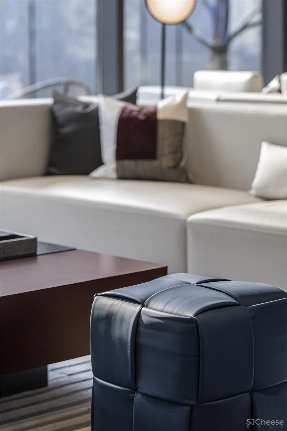 羽果设计新作:老工业城市美学风格的售楼处