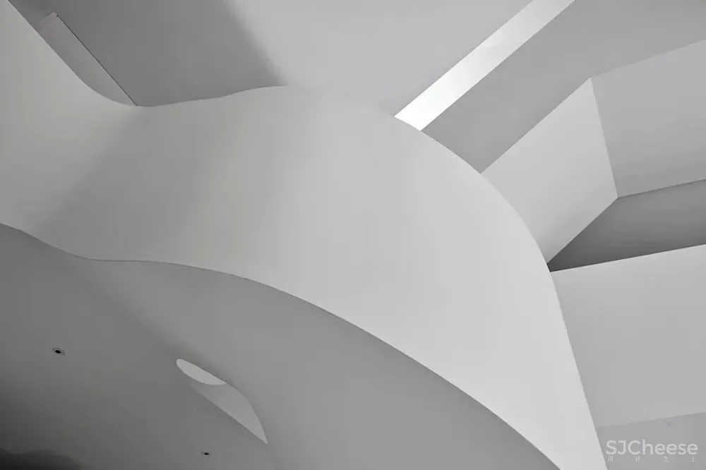 诗意般的旋转空间