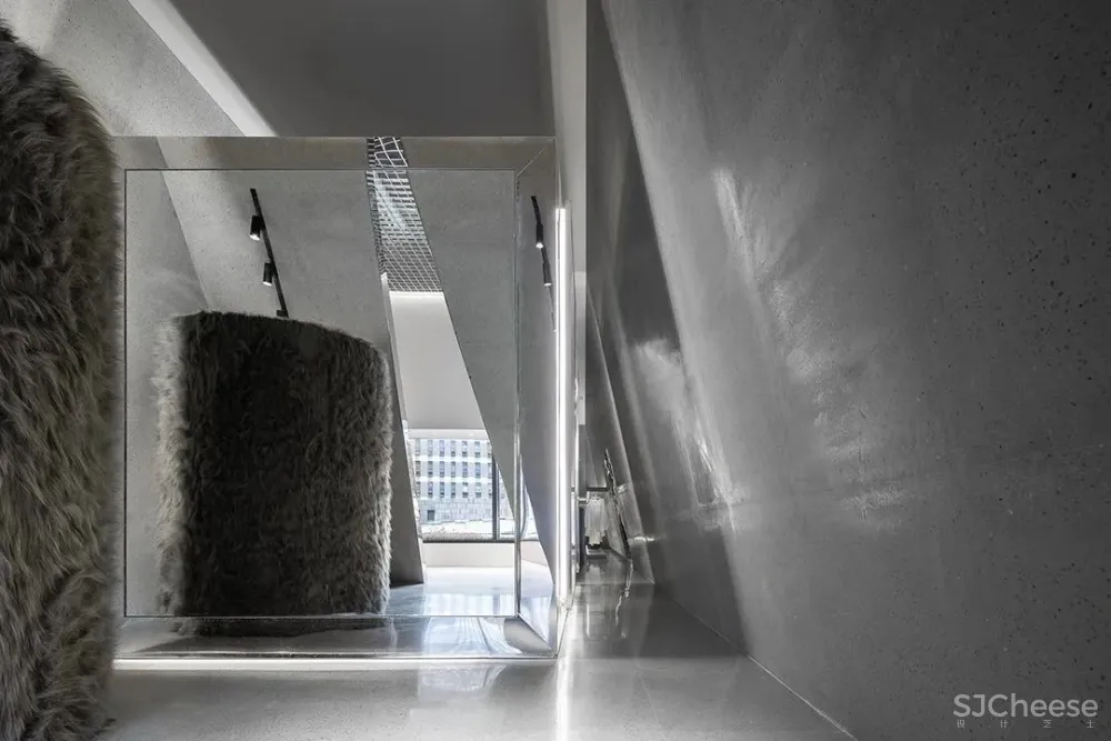 气氛很到位-如何看待当代先锋与本土创新 ！