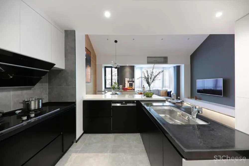 小夫妻买下105㎡奇葩阁楼，砸掉数面墙，“浪费空间”却让幸福暴增！