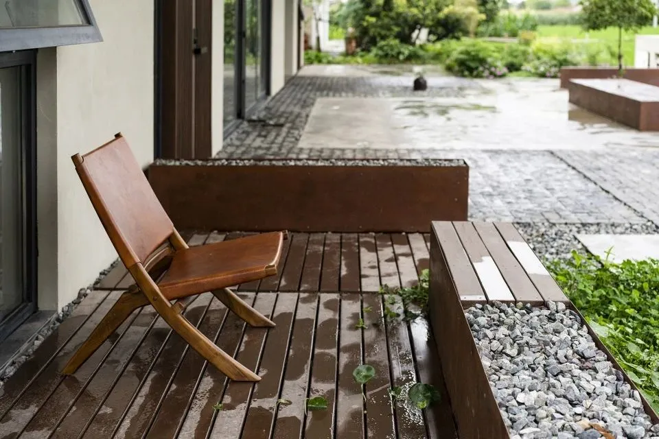 非典型性反乌托邦乡建 面向田野的住宅 空格建筑