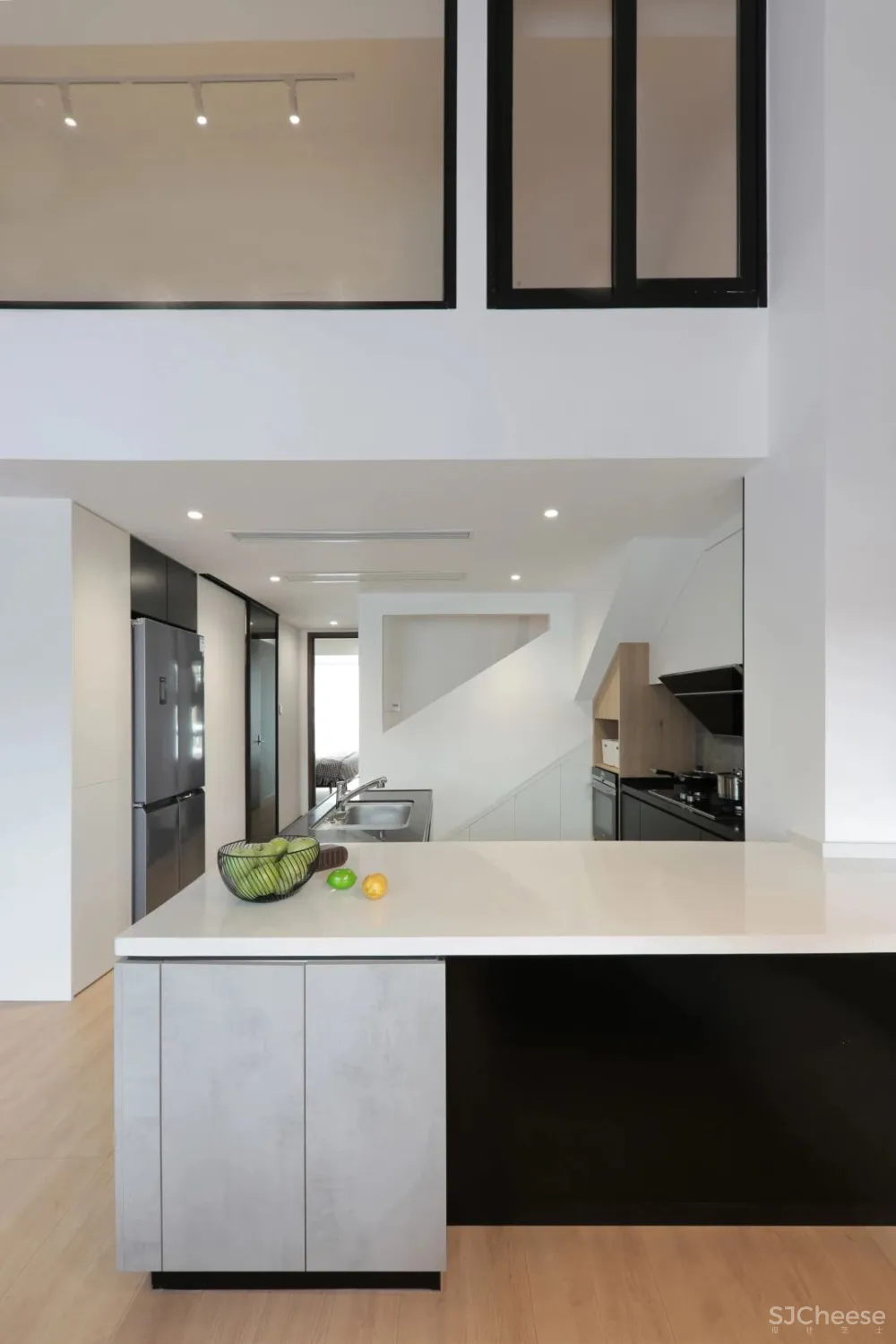 小夫妻买下105㎡奇葩阁楼，砸掉数面墙，“浪费空间”却让幸福暴增！