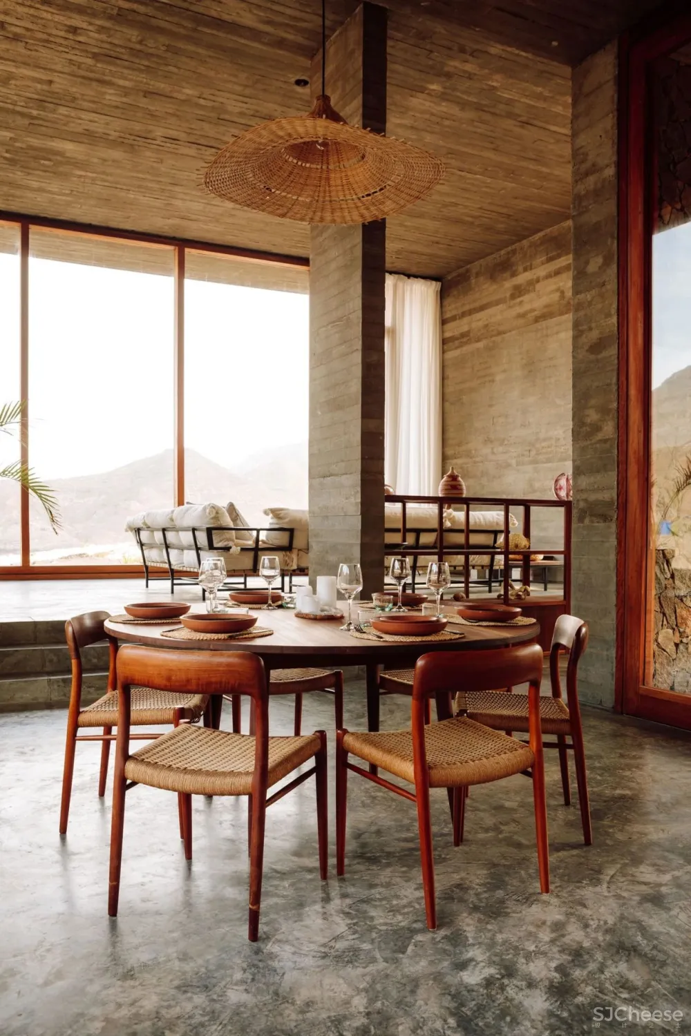 在火山底建造的“亲密”别墅；卫生间不装窗帘，根本不在乎路过的人！你敢住吗？【A963第2186期】