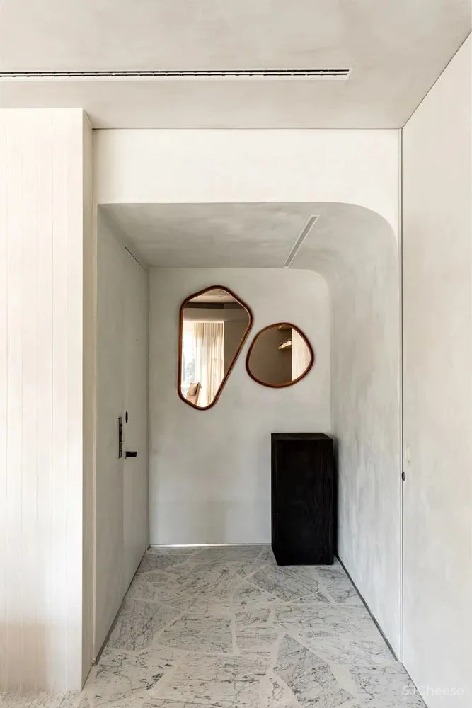 这对夫妇用165平米的家专门招待客人，只做一间卧室却有三间厕所！