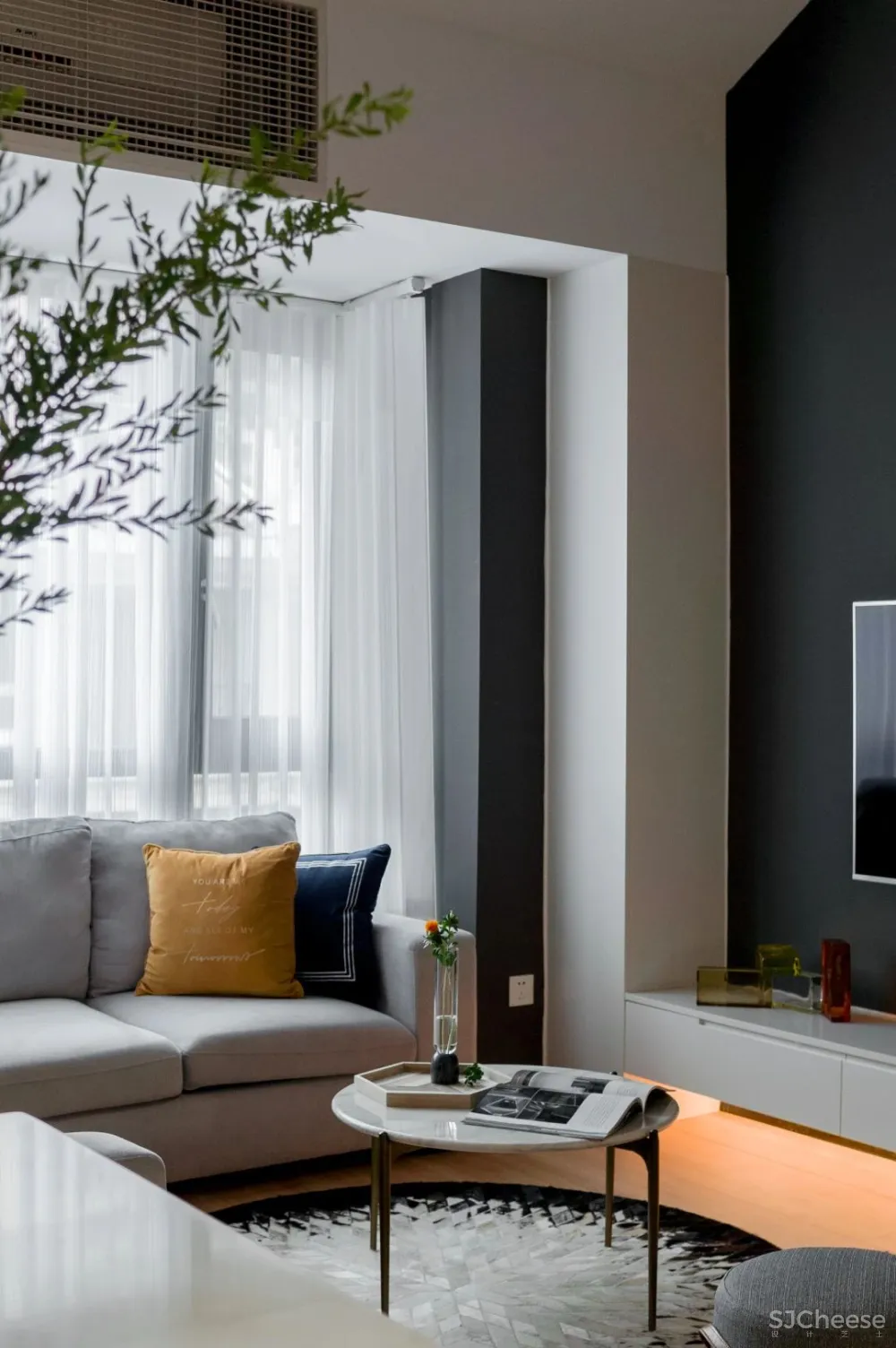 小夫妻买下105㎡奇葩阁楼，砸掉数面墙，“浪费空间”却让幸福暴增！