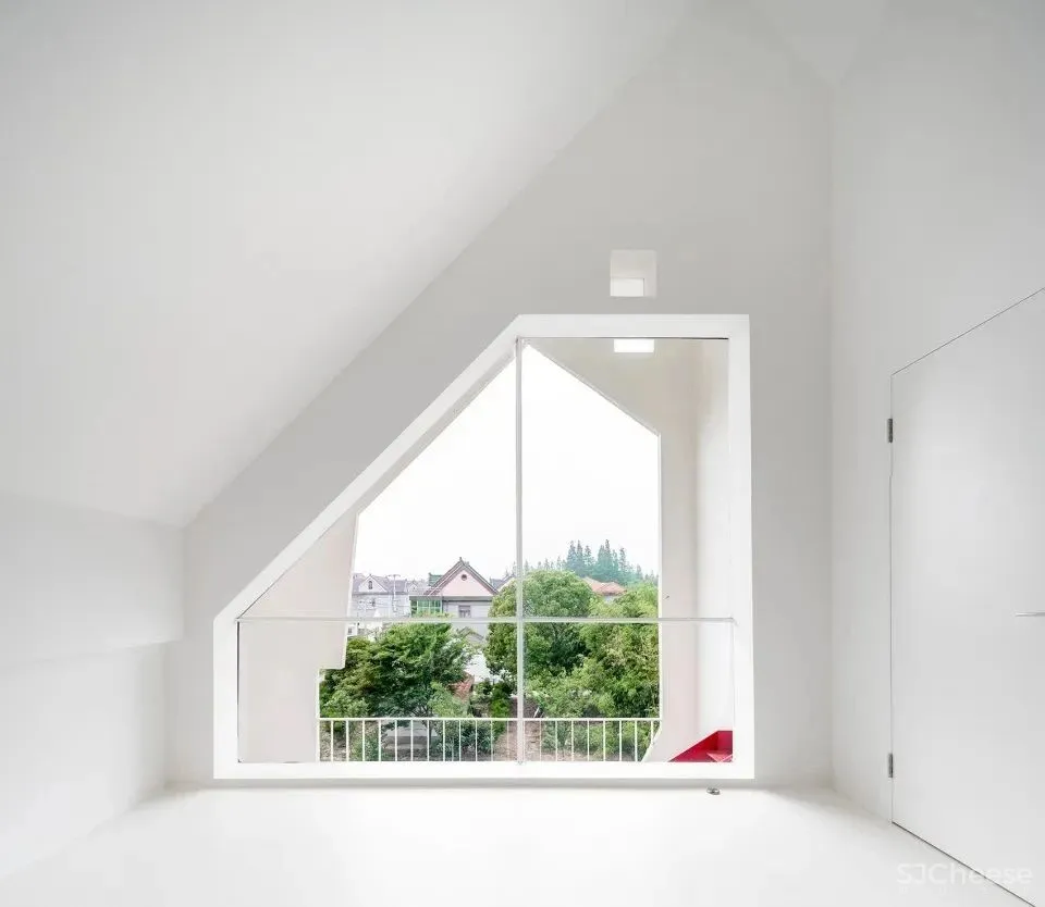 我家有地,为什么要造丑房子?上海夫妻200万造出极简别墅