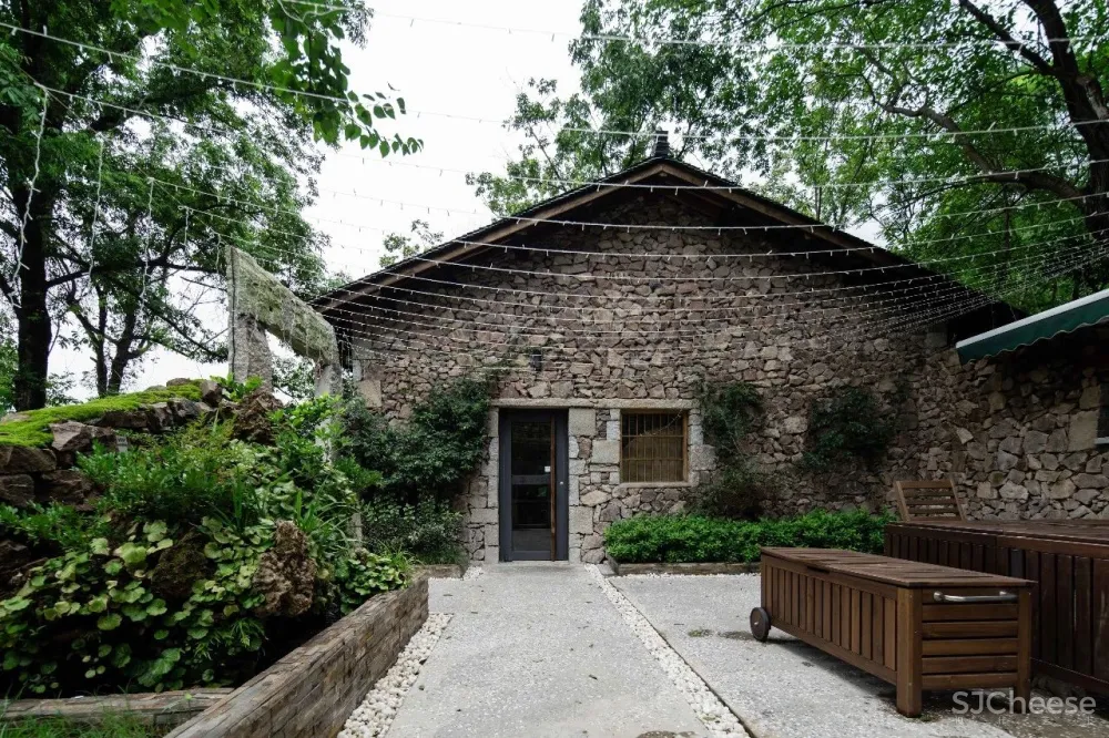 云里安凹：从14户普通民房到142亩精致山居，一座平凡村落的进化史