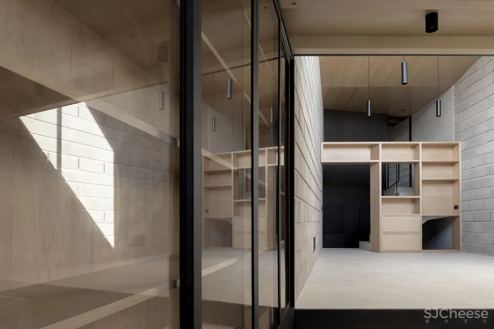 一个有生命力的居住容器 破碎之家 NPS Arquitectos