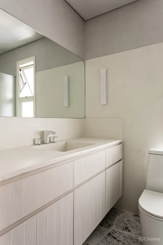 这对夫妇用165平米的家专门招待客人，只做一间卧室却有三间厕所！