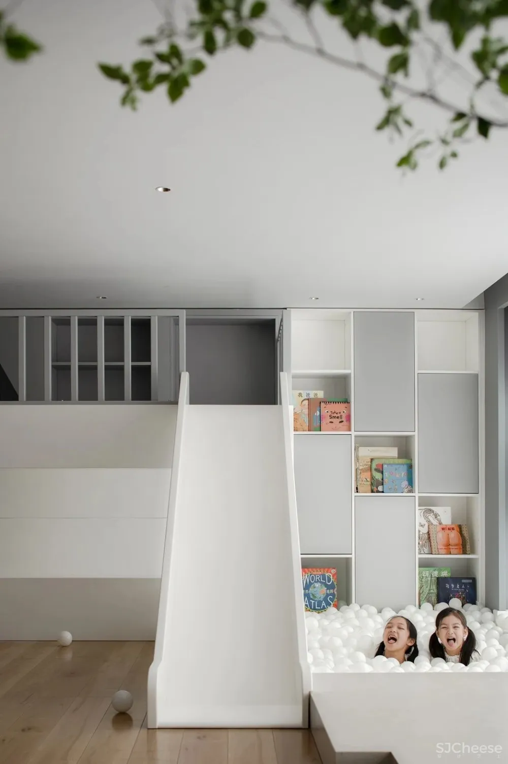 成都两娃之家,溜滑梯、荡秋千,150㎡里好玩、功能、收纳,每样都很强大!