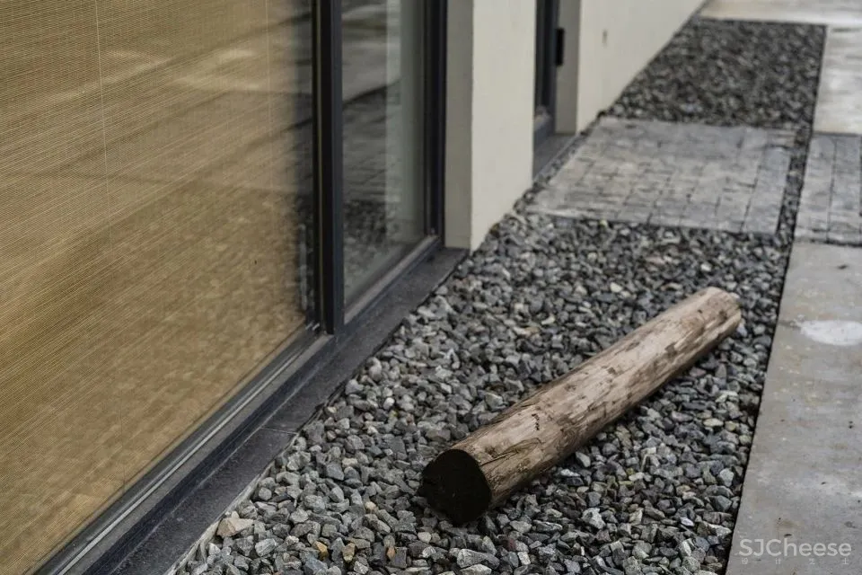 非典型性反乌托邦乡建 面向田野的住宅 空格建筑