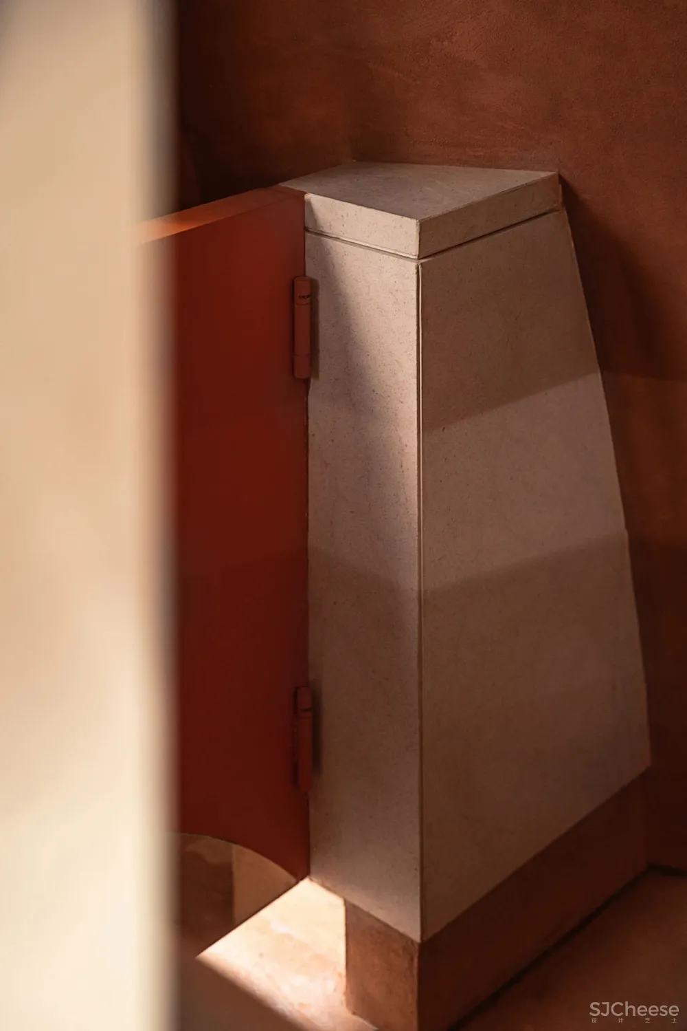 火山石 红砖,47㎡球形空间的暧昧与冲突!